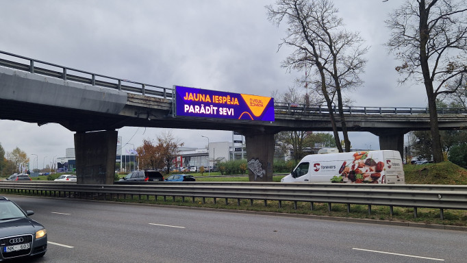 Overpass from Krasta Street to Lāčplēša Street No. 14 (view away from the city center)